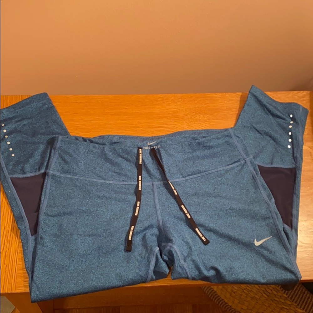 Nike Dri-Fit cropped leggings